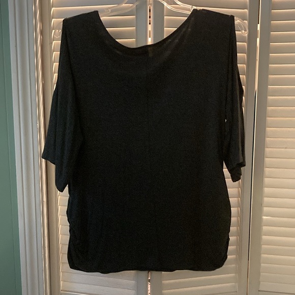 Open sleeve top - Picture 2 of 4